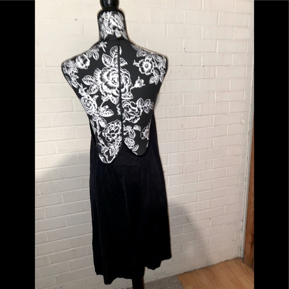 Mustard Seed Dresses & Skirts - Mustard seed open back black dress. Amazing material. Very flattering. New w tag